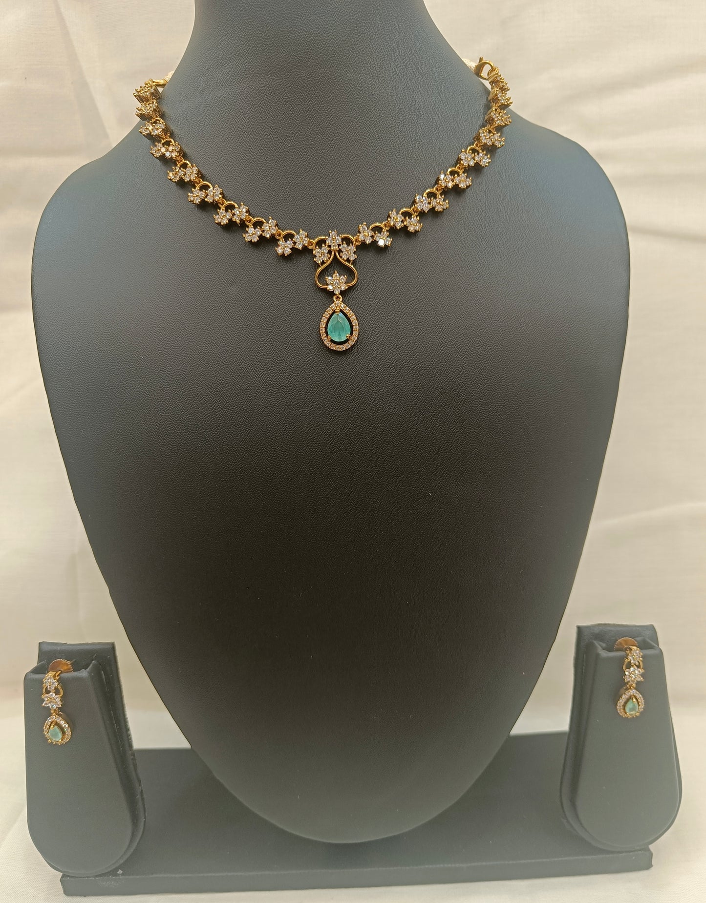 ✨ Elegant Gold-Plated Floral Necklace Set with Green Stone Pendant & Earrings ✨