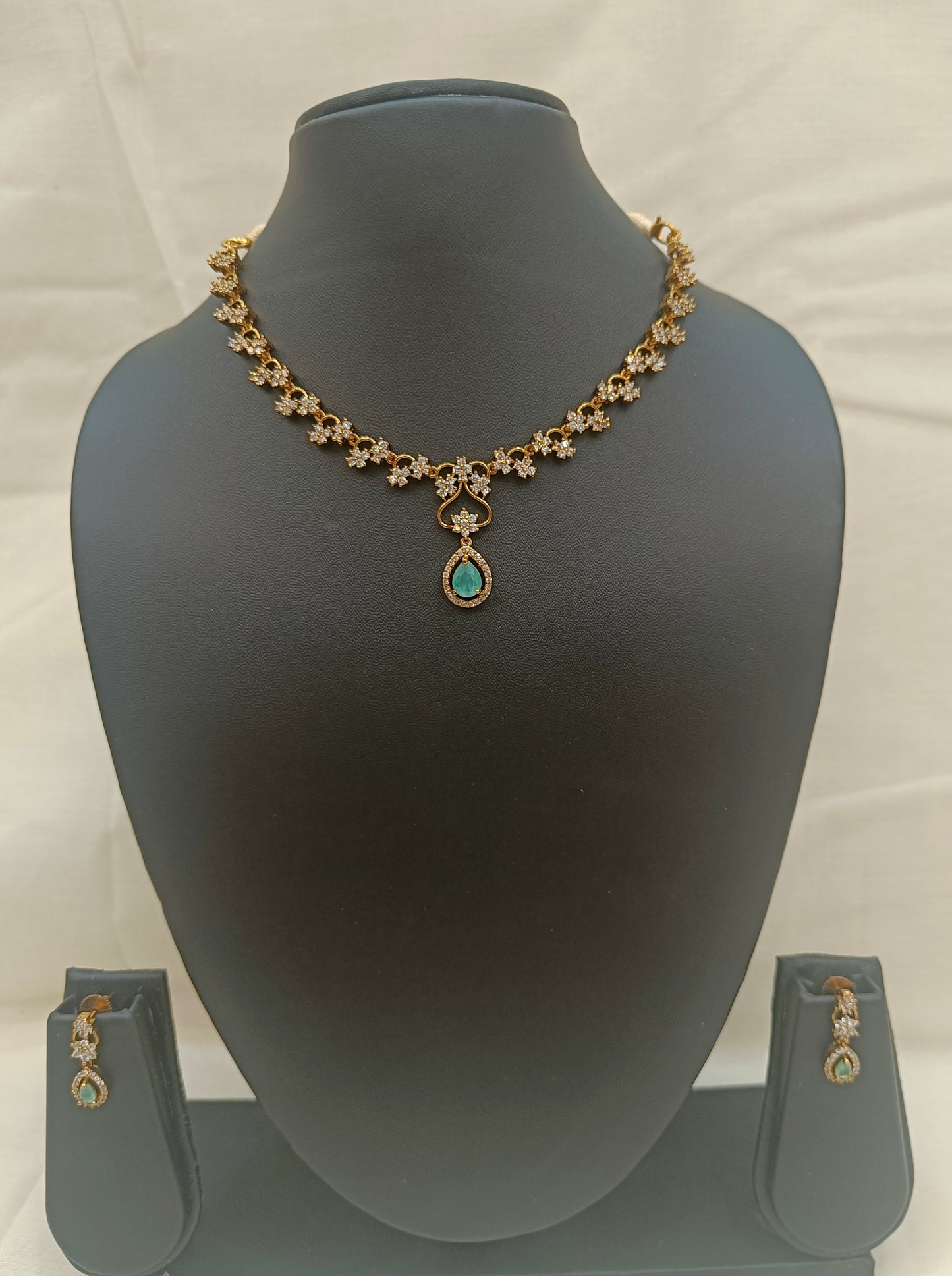 ✨ Elegant Gold-Plated Floral Necklace Set with Green Stone Pendant & Earrings ✨