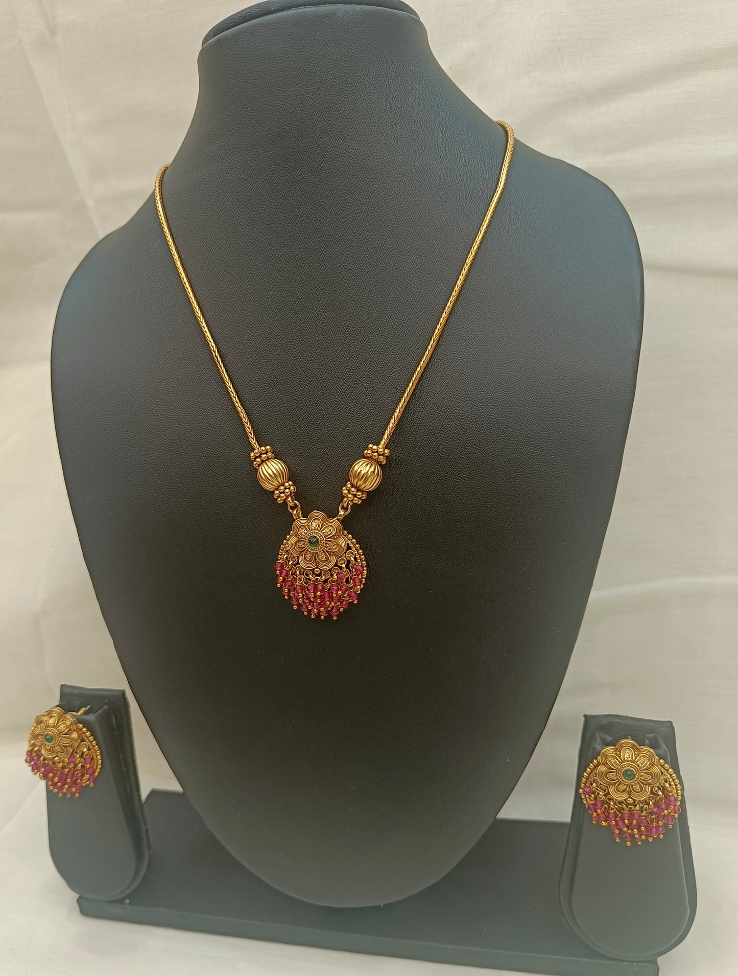 🌺 Antique Gold-Plated Floral Necklace Set with Red Beads & Matching Earrings 🌺