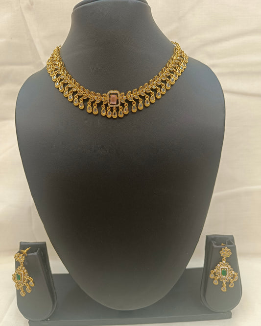 ✨ Antique Gold Pink Stone Choker with Contrast Green Earrings ✨