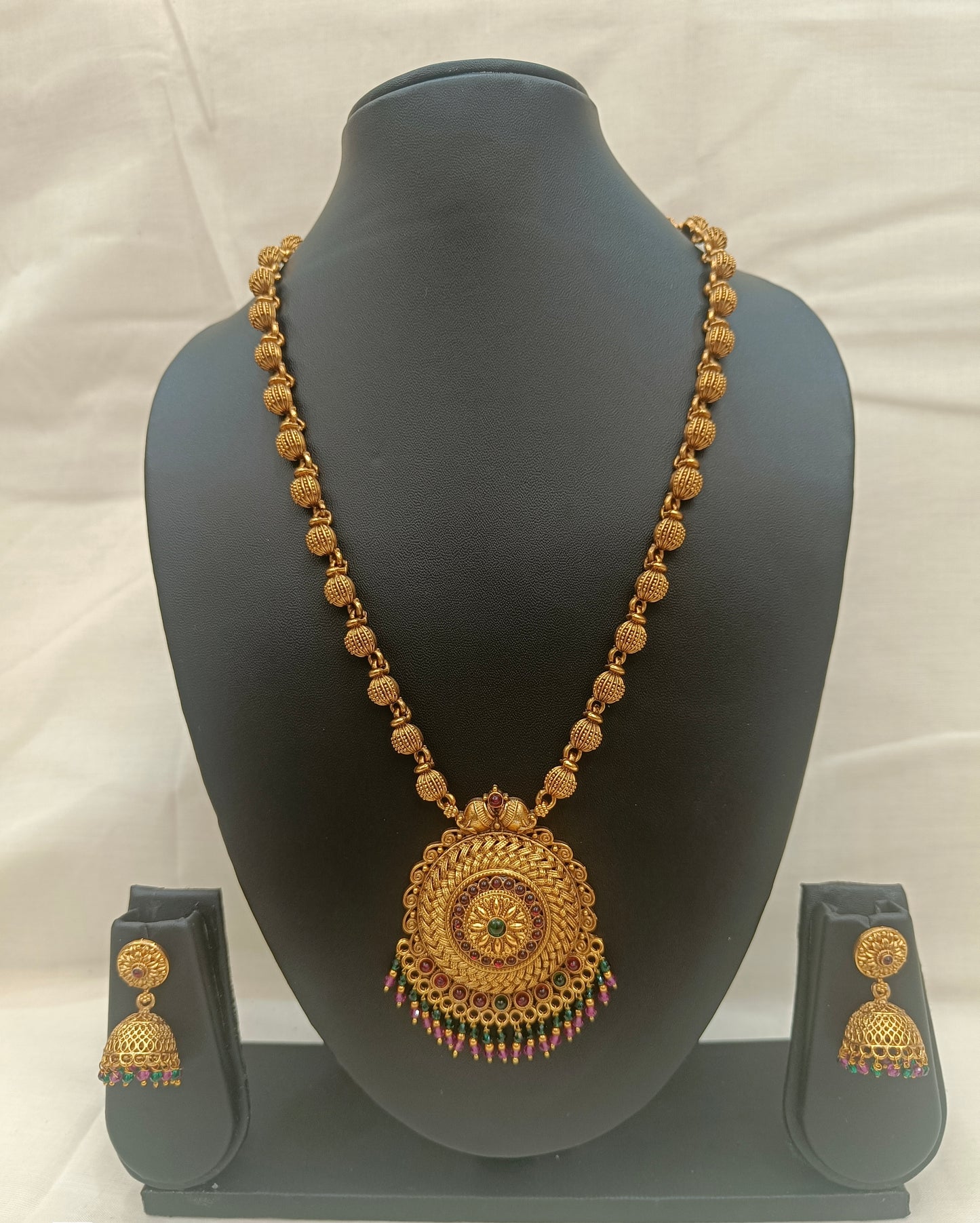 ✨ Antique Gold Long Necklace Set with Temple-Inspired Pendant ✨