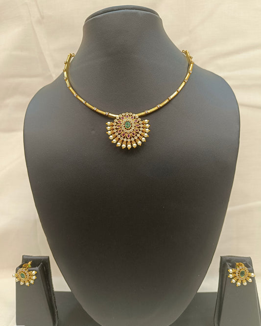✨ Antique Gold Short Necklace Set with Floral Pendant & Pearl Drops ✨