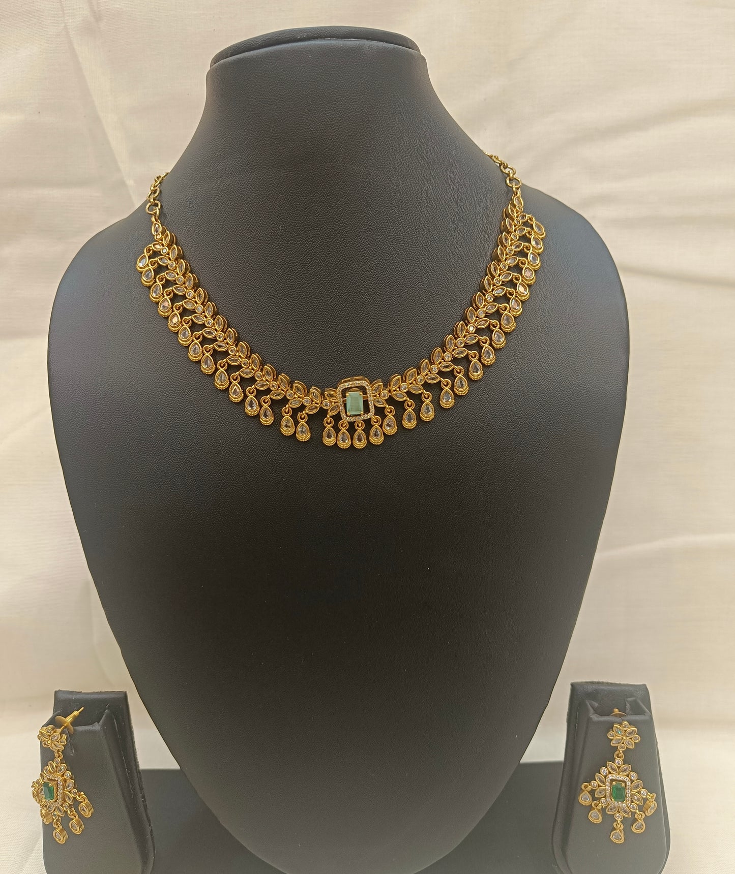 ✨ Antique Gold Emerald Stone Necklace Set with Elegant Dangling Detailing ✨