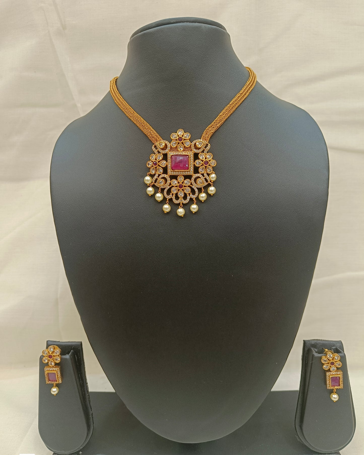 ✨ Antique Gold Choker Necklace Set with Ruby & Pearl Detailing ✨